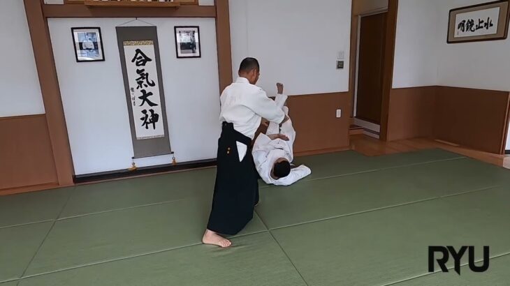 合気道の技　両手持ち天地投（一）　Aikido Techniques: Ryote mochi tenchinage (1)