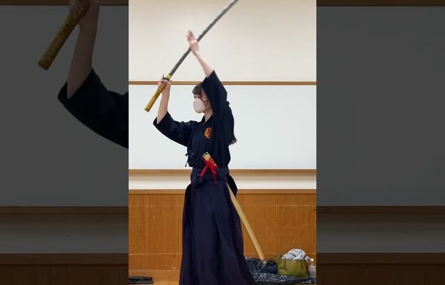 初心者古武道女子　剣舞にトライ！　優雅に美しく　Japanese sword dance