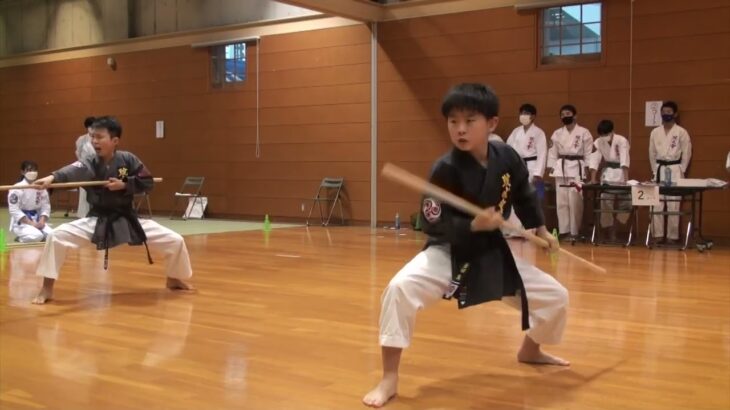 琉成會少年少女空手道選手権大会2022 琉球古武道の部　少年5・6年生（上級）　決勝