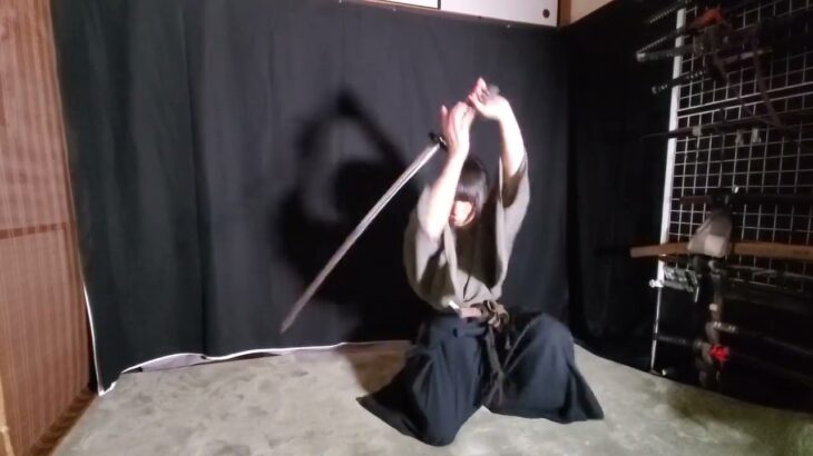 膝返しを利用した素振り（応用稽古） Practice swing using HIzagaeshi (applied practice)