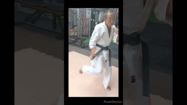 Foot work. 足さばき. 76歳. #karate #空手 #martialarts #武道#空手家 #senior #師匠 #sensei #先生#fitness #さばき .